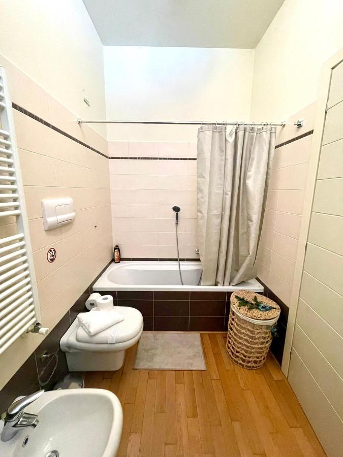 Luxury Four-Room Apartment In Monza Centro - 2 Min Walk To Train Station Eksteriør bilde