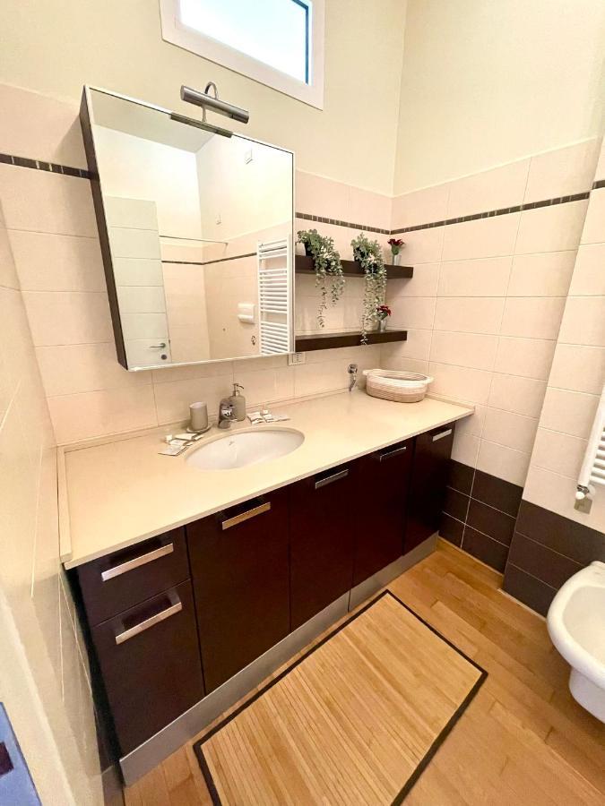 Luxury Four-Room Apartment In Monza Centro - 2 Min Walk To Train Station Eksteriør bilde
