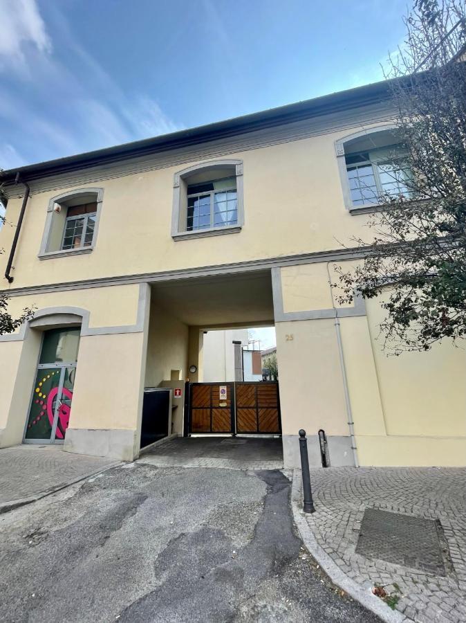 Luxury Four-Room Apartment In Monza Centro - 2 Min Walk To Train Station Eksteriør bilde