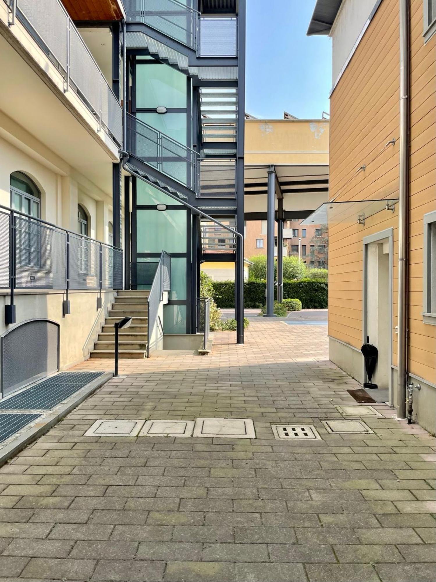 Luxury Four-Room Apartment In Monza Centro - 2 Min Walk To Train Station Eksteriør bilde
