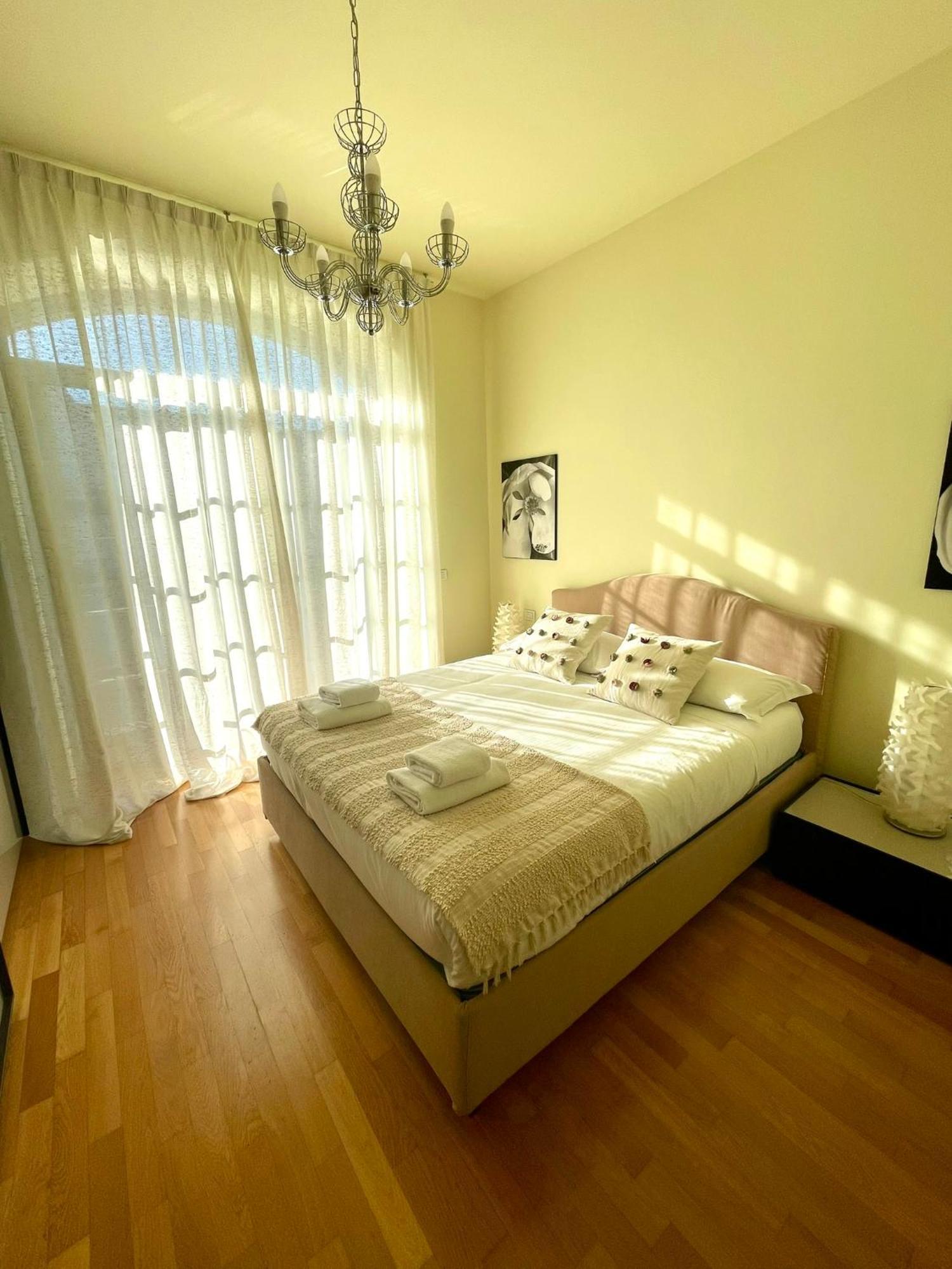 Luxury Four-Room Apartment In Monza Centro - 2 Min Walk To Train Station Eksteriør bilde
